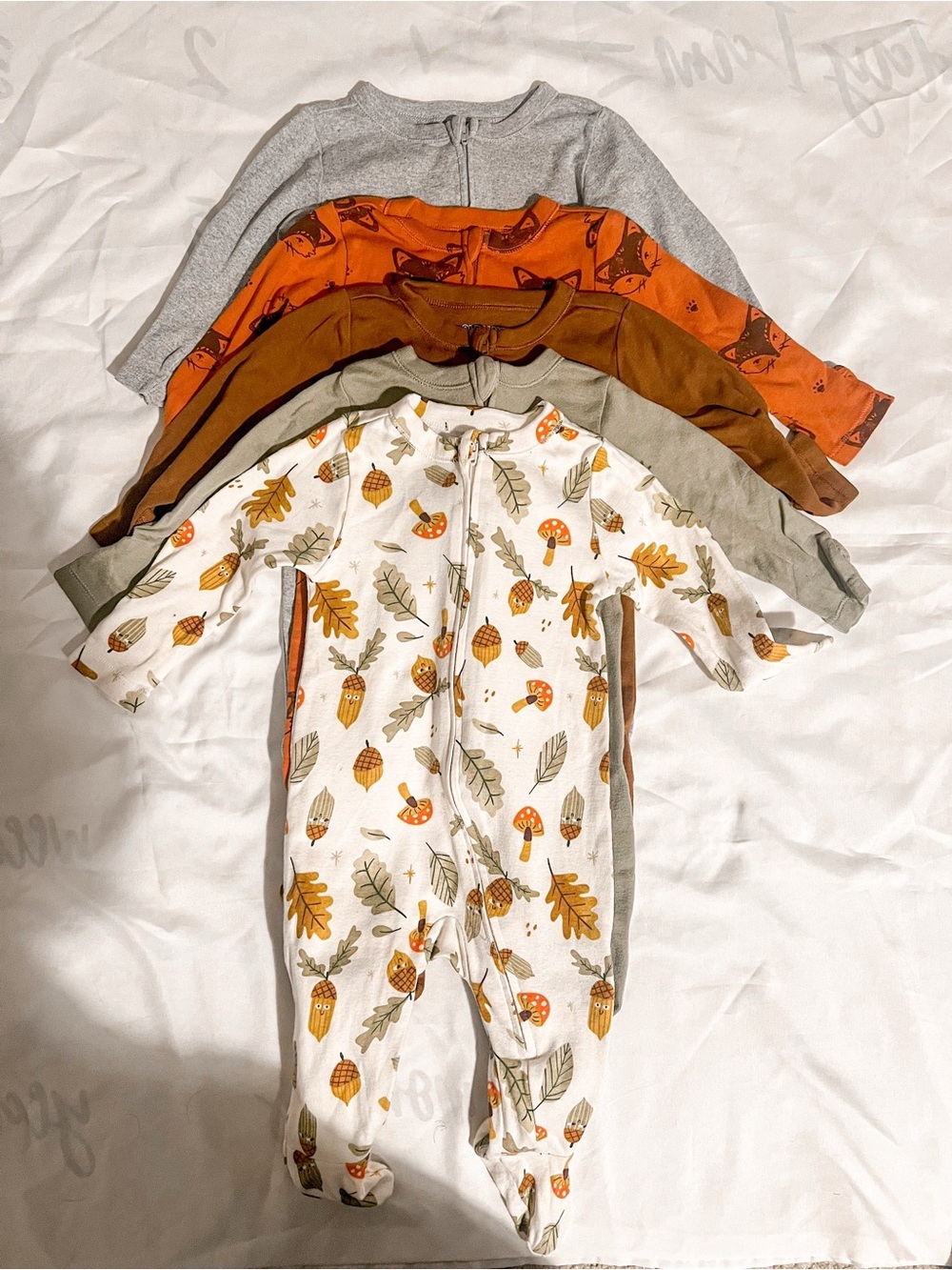 Set of Five Old Navy Baby Neutral and Printed Zip Up Footies Size 3-6 Months